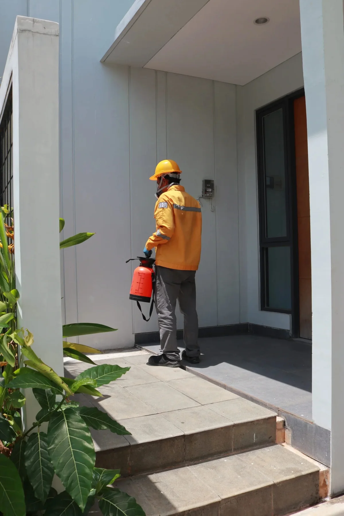 PCO KiT technician providing pest-control service